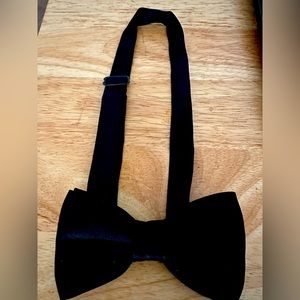 Black bow tie